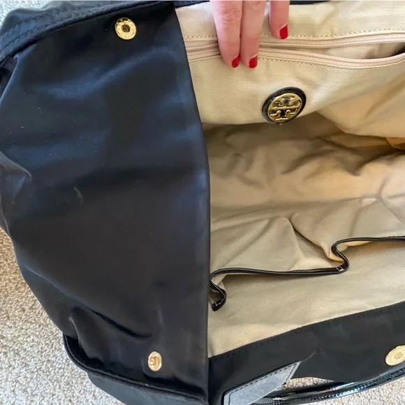 TORY BURCH Ella nylon tote with patent leather - Picture 7 of 11